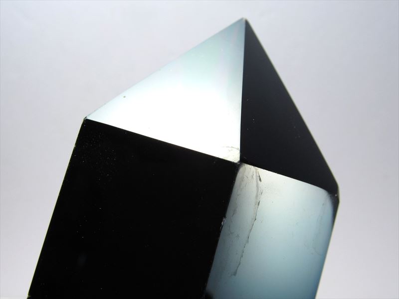 黒水晶 モリオン ポイント 台付 重さ659g 高さ約164mm 強力な邪気払い 浄化の黒い水晶 モリオン ポイント置物 チベット産 ok- パワーストーン 天然石