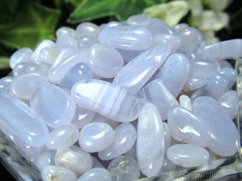 小粒サイズ ブルーレースアゲート さざれ 約200g 粒約4mm-17mm つやつや丸みタイプ 透明感抜群 空色縞瑪瑙 南アフリカ産 sa-s 2023年8月再入荷分の撮影