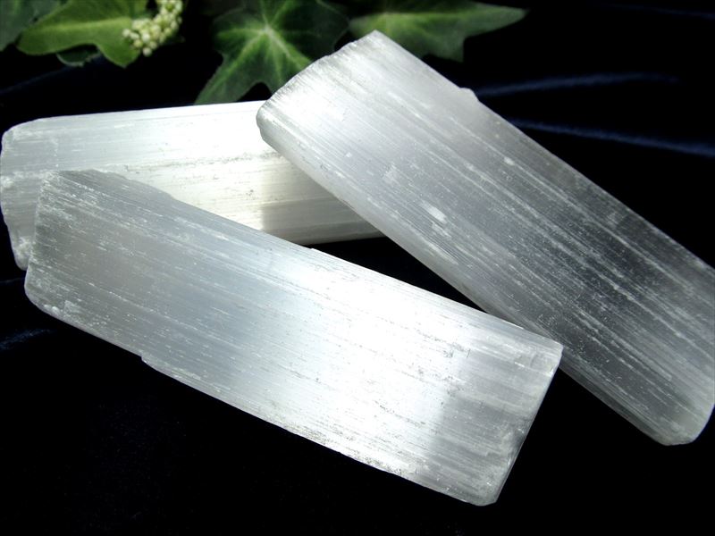 ナチュラルセレナイト 原石ブロック 150gセット 一袋3-4個入り ナチュラルな削りだし カルマの浄化・癒しの天然石インテリア 透石膏 聖母マリアのガラス