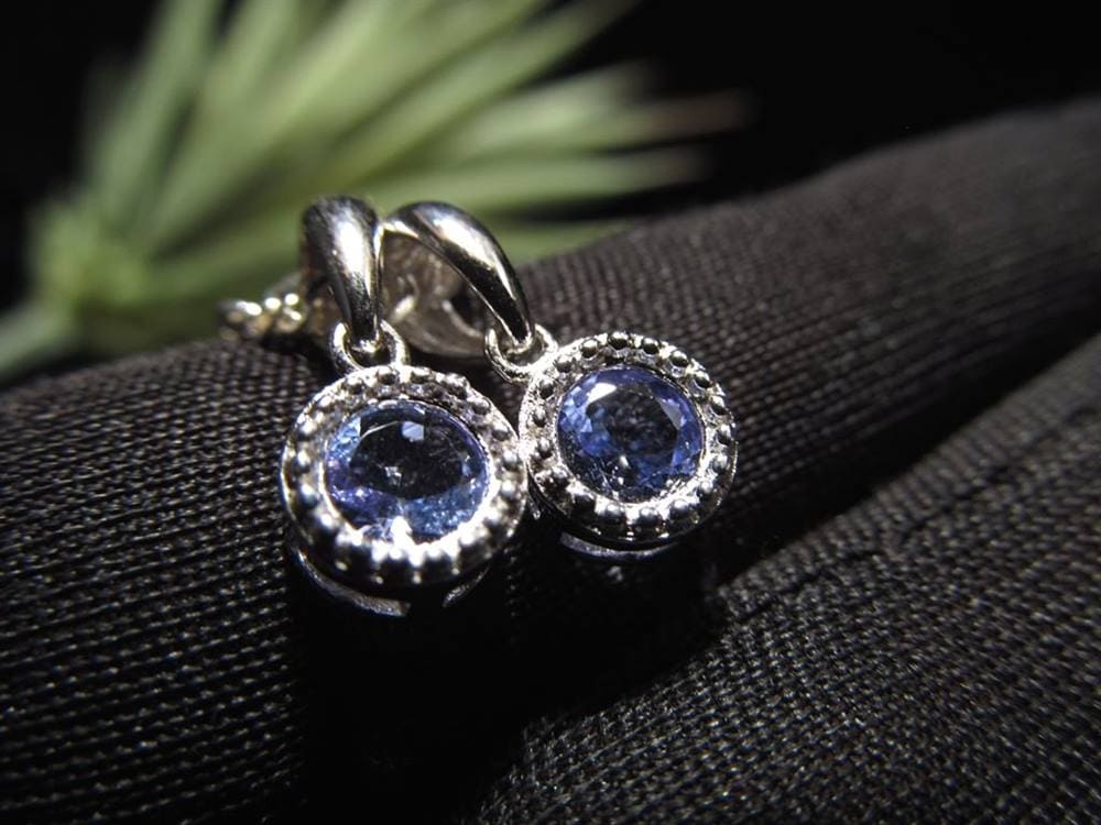 超透明宝石質5A タンザナイトペンダントトップ 縦約7mm バチカン除く SILVER925 シルバー宝飾タイプ タンザニア産 pe-