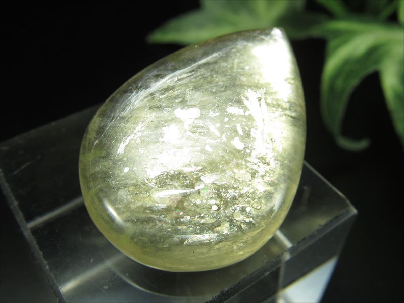 超希少 天然ゴールデンマイカ タンブル 石サイズ縦約29.5mm 重さ5.5g 1個売り 華やかな金色の輝き 美しく気品ある煌めき 天然金雲母 魔除け・邪気払いの石