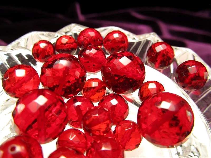 1粒売り 5A ルビーレッドアンバー カット ビーズ石 8.5mm-9mm カットタイプ 発色美しいリトアニアアンバー 極上透明 バルト海産