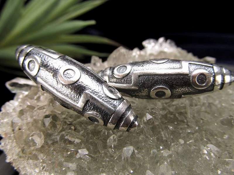 高純度の銀製 シルバー九眼天珠 くがんてんじゅ 長さ約36mm 1個売り 豪華絢爛 足銀 銀99% 天珠 パワーストーン 天然石