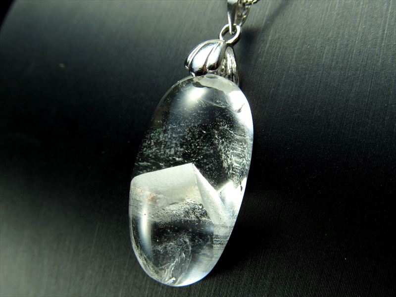 くっきり立体山入り ホワイトファントムクォーツ ペンダントトップ ドロップ型 縦29mm 重さ7.3g 困難からの克服・目標達成・停滞からの脱却 純白のファントム