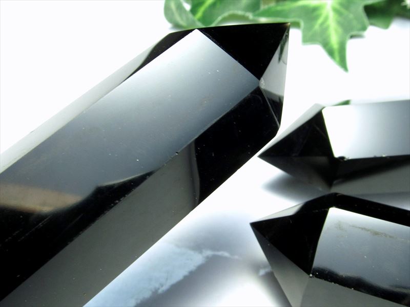 深く美しい漆黒の黒曜石 オブシディアン ポイント 六角柱 1個売り 重さ100g-115g 魔除け・厄除けの石 黒曜石 メキシコ産 パワーストーン 天然石