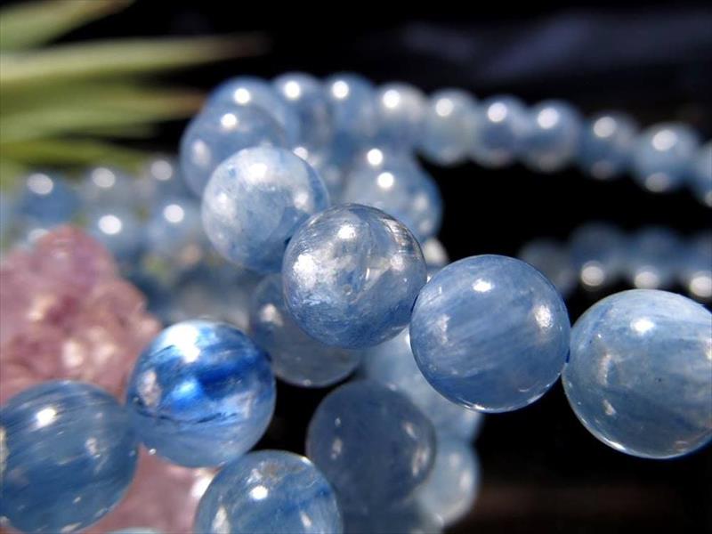 カイヤナイト ブレスレット 7.5mm-8mm×24珠前後 流通量減少により入手困難 幾重にも重なる濃淡様々なブルー結晶 独立心や探求心を強める石 ブラジル産