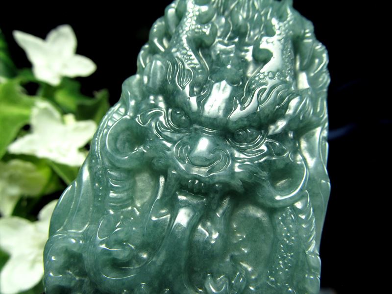 最高品質 濃厚グアテマラブルー 天然翡翠 ジェイド(硬玉) 立体龍神彫り ペンダントトップ 縦約65mm 約42.2g 「マンサーノ翡翠」世界三大翡翠産地 Silver925