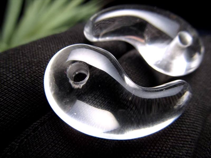 1個売り Lサイズ 天然水晶 勾玉 天然石縦約30×横約17mm 純粋と浄化を象徴する万能ストーン 定番中の定番天然石 日本古来のアクセサリー ブラジル産 tn-p