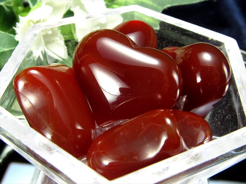 1個売り 赤瑪瑙 ハートタンブル 横25mm 縦21mm レッドやオレンジの瑪瑙ハート彫り ぷっくりかわいいハート型 ブラジル産 パワーストーン 天然石