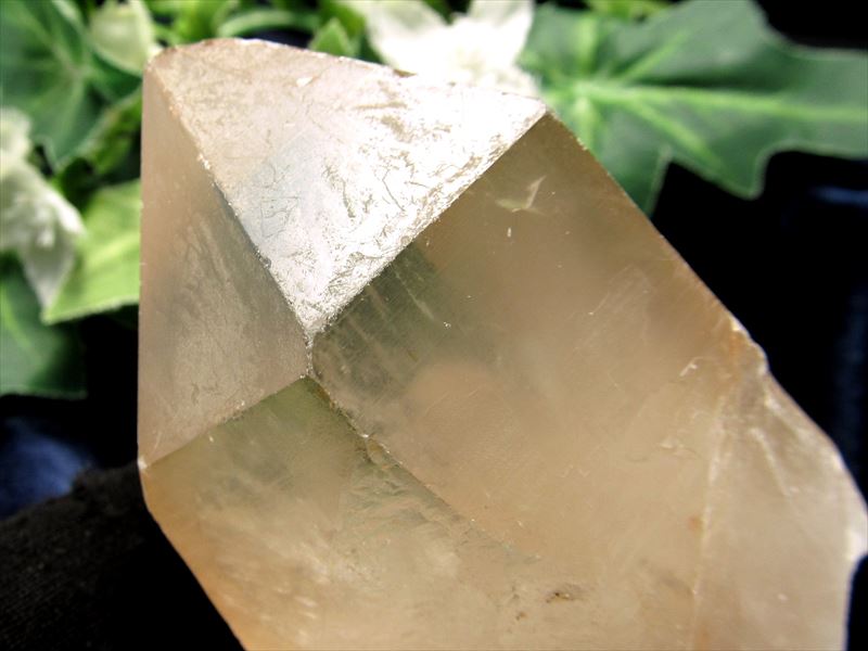 超希少 レムリアの太陽 虹入り 自立可能 タンジェリン レムリアンシードクリスタル 単結晶原石 幅約61mm 重さ約111g 古代の叡智を封じ込めた水晶