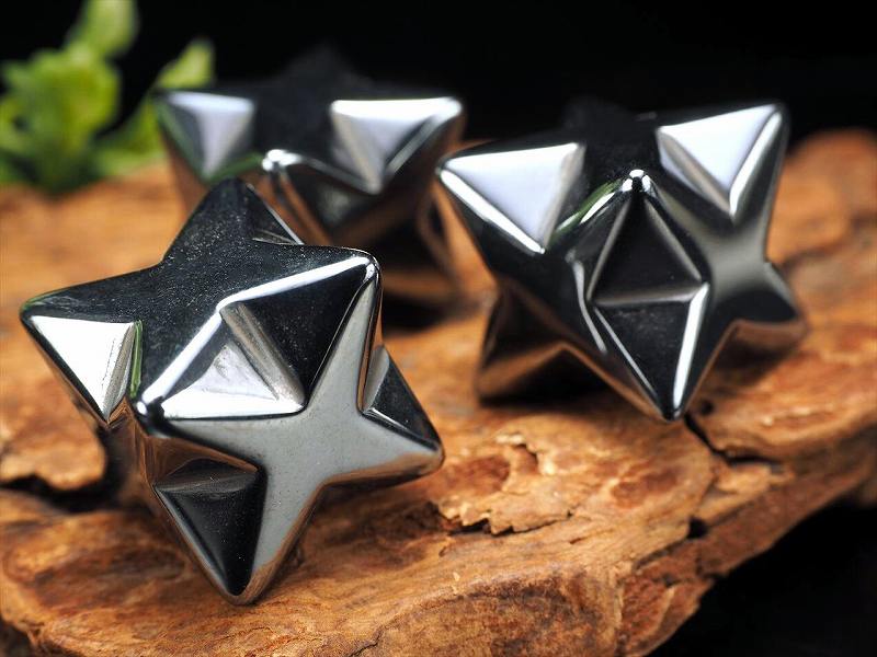 テラヘルツ鉱石 マカバスター型 磨きタンブル 幅約16-18mm前後 1個売り 人気形状 マカバスター つやつや光沢で鏡のような表面 話題の 高純度 テラヘルツ 鉱石