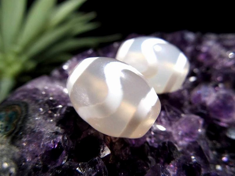 純真ホワイトカラー 水紋天珠 すいもんてんじゅ 縦サイズ:約15mm 1個売り 天然玉髄使用 ころんと可愛いミニ天珠 財運到来・幸運招来・悪運浄化・不運撃退