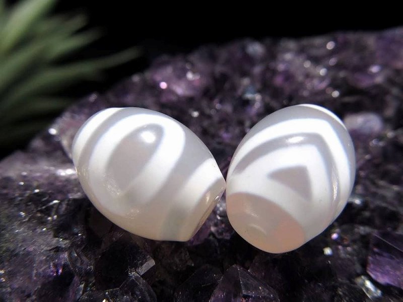 純真ホワイトカラー 山形一眼天珠 やまがたいちがんてんじゅ 縦サイズ:約15mm 1個売り 天然玉髄使用 ころんと可愛いミニ天珠 大願成就・福運招来・家運隆盛