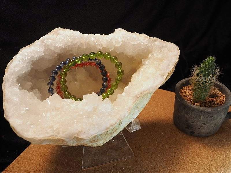 ブレスレット用浄化クラスター ハーフカット LLサイズ約4-7kg お部屋の浄化や天然石・パワーストーンアクセサリーのチャージに キラキラ水晶