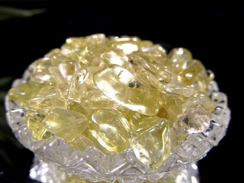 レモンクォーツさざれ 小サイズ 約100グラム 粒平均の大きさ約5mm-10mm リラックス効果のある石 着色加工有り ブラジル産 パワーストーン 天然石