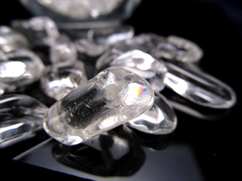 4A 水晶 さざれ 中粒サイズ 約200g 平均の大きさ約7mm-15mm 透明水晶さざれ クリスタル ブレスの浄化にピッタリ 全てを清める 万能ストーン 水晶チップサザレ