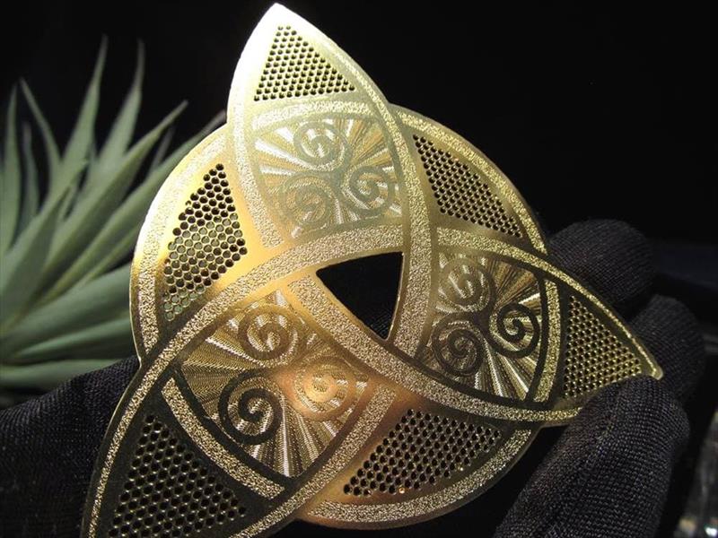 トリケトラ&トリスケル 直径約79mm 厚み約0.6mm 1個売り ゴールドカラー 瞑想・浄化・波動などのヒーリングに