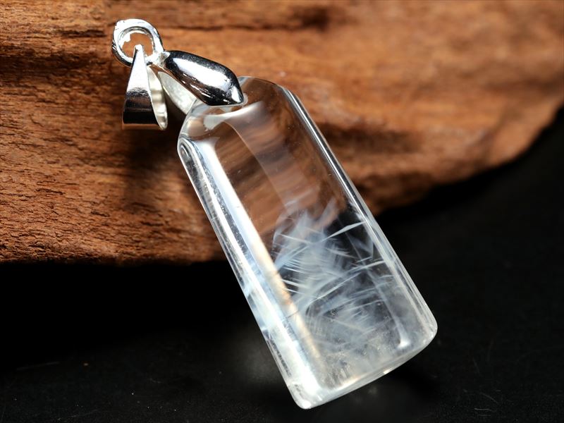 透明感抜群 エンジェルラダークォーツ ペンダントトップ 縦約23mm-30mm 光で浮かび上がる天使のはしご ふんわりラダーの超希少石 幸福の守護石 hos