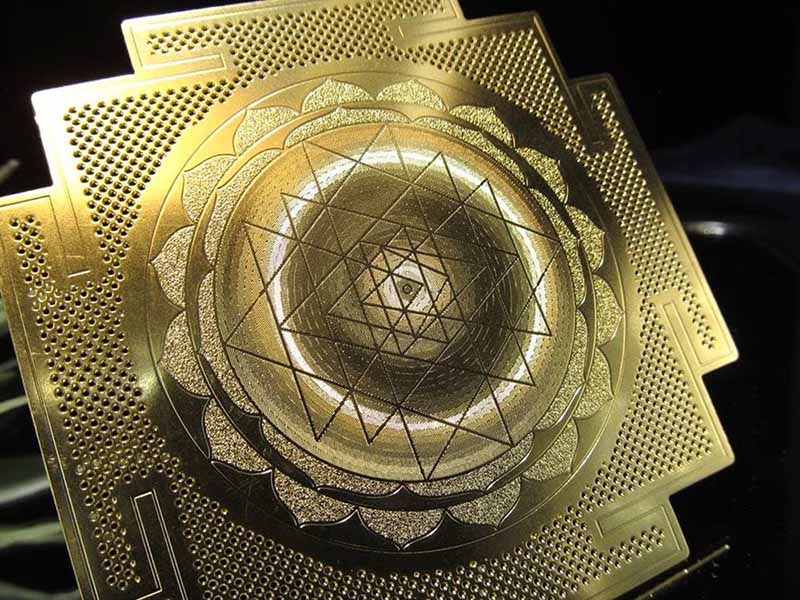 ヤントラ 直径約79mm 厚み約0.6mm 1個売り ゴールドカラー 瞑想・浄化・波動などのヒーリングに 秘めたエネルギーを呼び覚ます エナジーカード Dタイプ