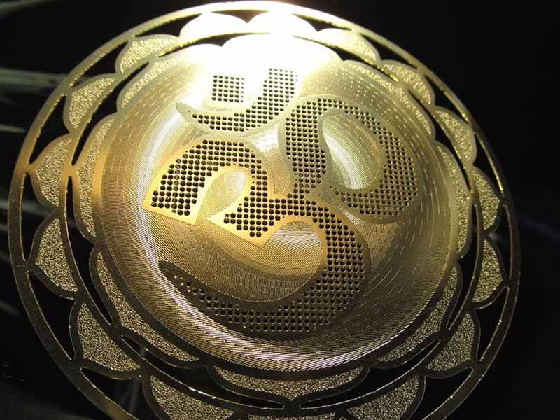 マントラオーム(OM) 直径約79mm 厚み約0.6mm 1個売り ゴールドカラー 瞑想・浄化・波動などのヒーリングに 秘めたエネルギーを呼び覚ます エナジーカード