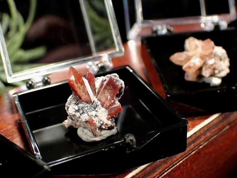 ミニチュア原石シリーズ 天然ナチュラルトパーズ 結晶原石 コレクションケース付き 1個売り 超希少 ナチュラルトパーズ ほんのり色ついた天然非加熱原石