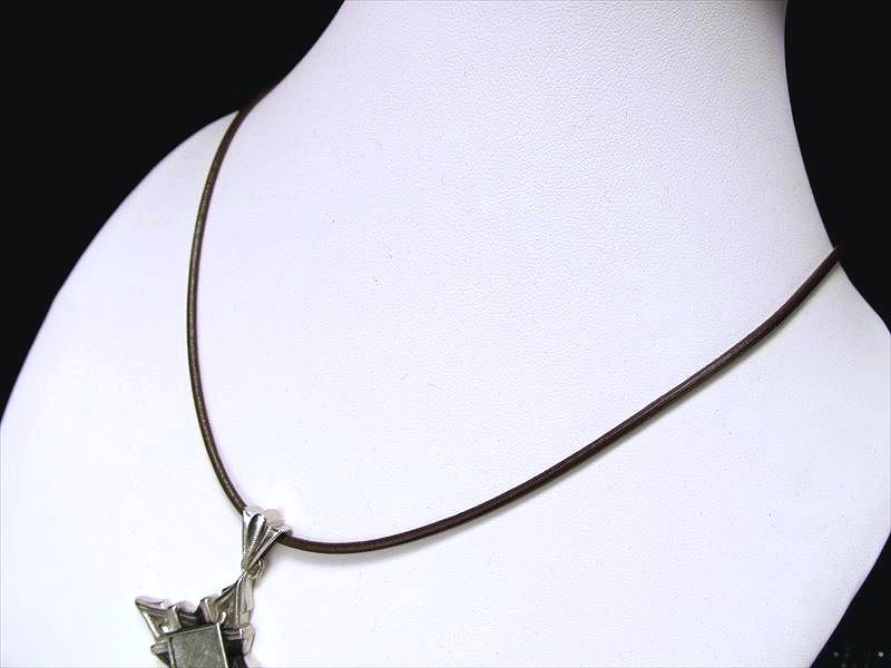 クールな革紐ネックレス ダークブラウン 長さ45cm 幅約2mm、金具部分 太さ約3mm ペンダントトップの相方 取り外し簡単 男性にも女性にも 革紐 パワーストーン