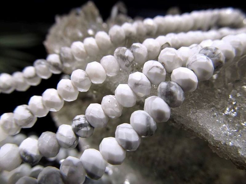 ハウライト ボタンカット 約4.5mm珠 一連 約38-40cm 穴径約0.6mm 小サイズ アメリカ産 パワーストーン 天然石