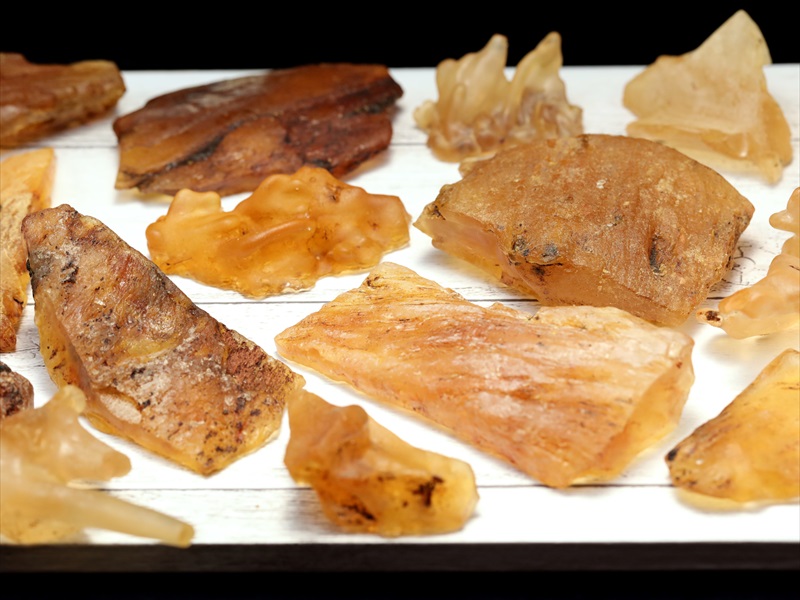 ナチュラルタイプ セット売り 小サイズ 琥珀 アンバー 原石 天然コパール 約50g 詰合せ 8-15個前後入り ブラックライトで変色 インドネシア産 hos