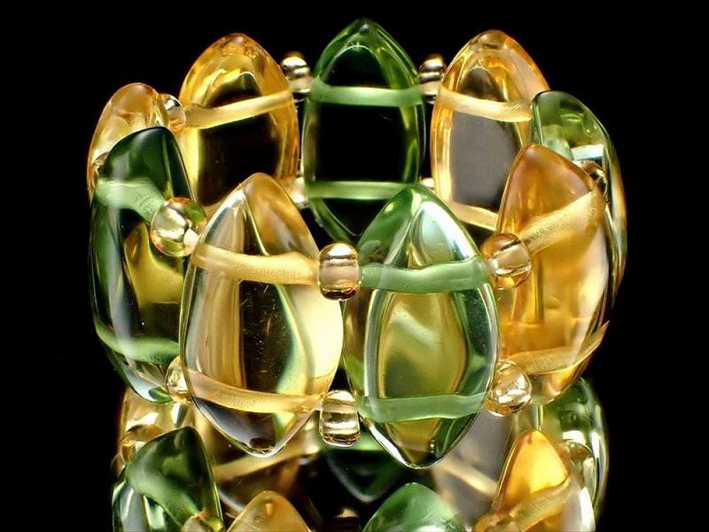 お買い得価格 グリーン&ハニーレモンアンバー 天然琥珀 リーフカットリング 石サイズ幅約11mm-12mm 指輪 リング 植物由来ならではの優しい肌触り 約8号-11号