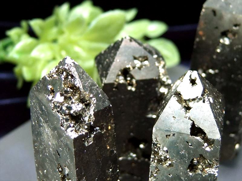 キラキラ光沢 パイライト 黄鉄鉱 オベリスク 重さ 80g-90g ナチュラルタイプ 四角柱 金運上昇 仕事運 天然石 フールズゴールド 愚者の黄金 パワーストーン