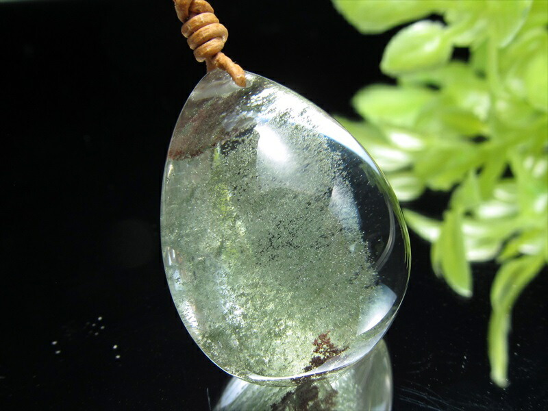 超透明 グリーンガーデン ファントムクォーツ ドロップ型 ペンダントトップ 革紐 & バチカン付 縦約28mm 重さ約12.4g クリア水晶に映える庭園