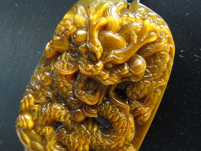 大迫力 タイガーアイ 龍彫り ペンダントトップ 石サイズ縦約54mm前後 青龍 イエロータイガーアイ hos