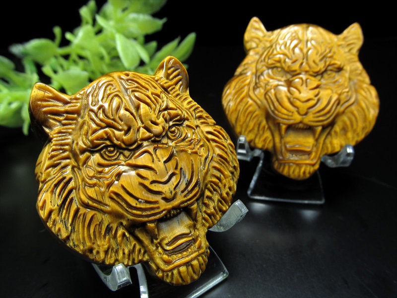 くっきりシラー タイガーアイ 虎 彫刻置物 1個売り 重さ約20g-30g 繊細な天然石 彫刻置物 力強いシラー効果 トラ彫刻 虎目石 お金がたまる石 南アフリカ産