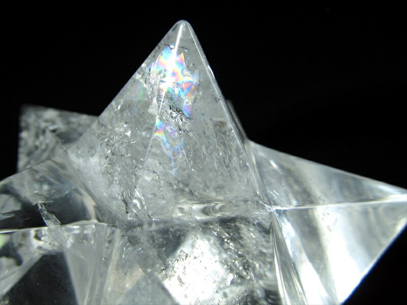 最強形状 虹入り 天然水晶 アステロイド (小星型12面体) 最大幅約68mm 重さ134g 五芒星と六芒星と正十二面体を兼ね備える 精神と肉体の調整に 1点物