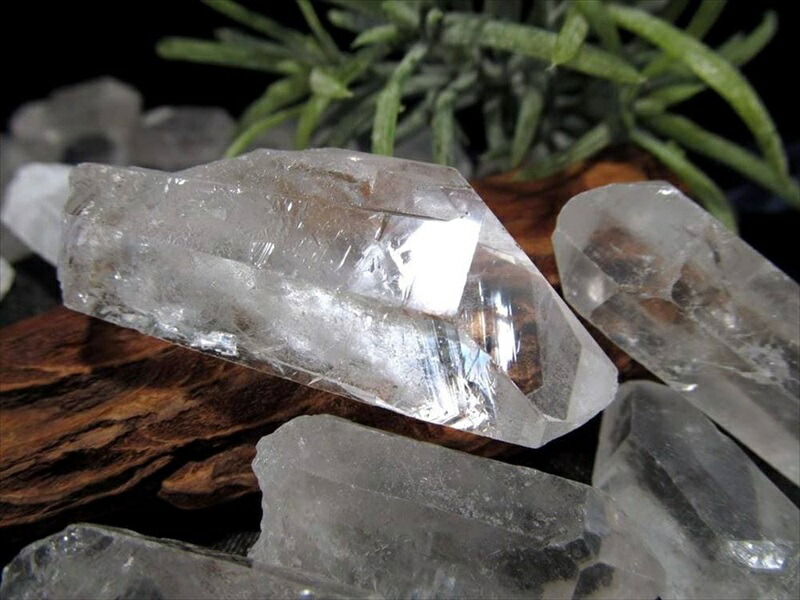 お買い得 水晶ポイント 詰め合わせ 約200g 11本-15本 約3cm-7cm ギャランティーカード付属 上質な水晶の産地 清らかな力をもつ全能の石