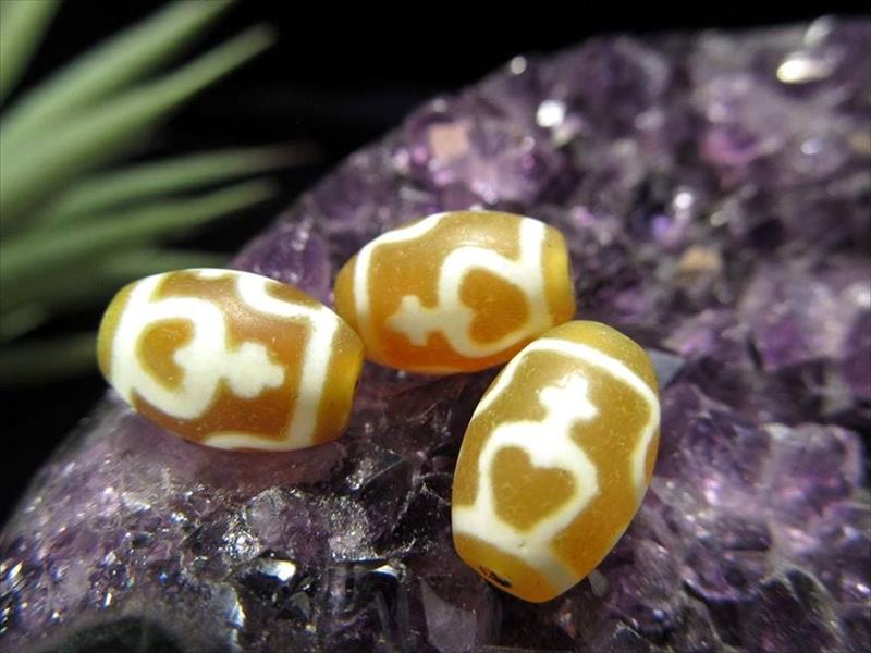 珍しいビタミンカラー 宝瓶天珠 ほうびんてんじゅ 最大長さ約11.5-12mm 1個売り 少量限定入荷 天然玉髄使用 ころころ超ミニサイズ天珠