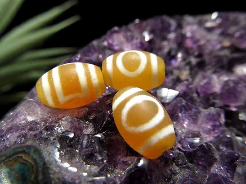 珍しいビタミンカラー 天地天珠 てんちてんじゅ 最大長さ約11.5mm-12mm 1個売り 少量限定入荷 天然玉髄使用 ころころ超ミニサイズ天珠