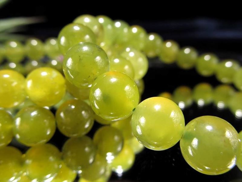 透明感あり ミルキーサーペンティン ブレスレット 約9.5mm×21珠前後やわらかな雰囲気漂う鶯色 癒しと旅の守護石 瞑想や霊的な能力を開く助けとなる石 中国産