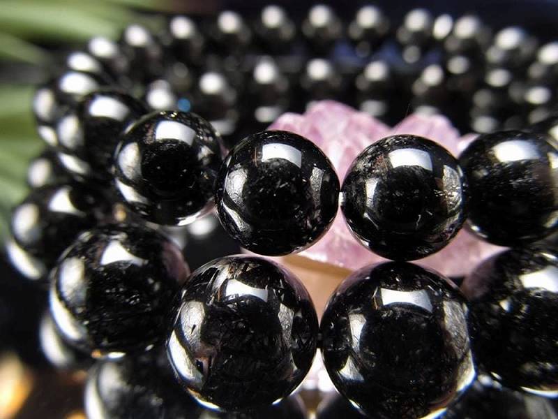 AA 黒針たっぷりタイプ ブラックルチルクォーツ ブレスレット 7.5mm-8mm×24珠前後 光が通った際に見えるたっぷり黒針の煌めき 厄除け効果も 勝負時に