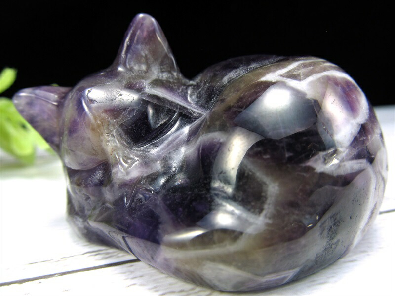 シェブロン アメジスト 眠り猫 天然石置物 重さ約100g-120g 癒しの眠り猫 愛おしいお昼寝にゃんこ 小ぶりな手のひらサイズ 最大幅 約60mm アメジストの成長痕