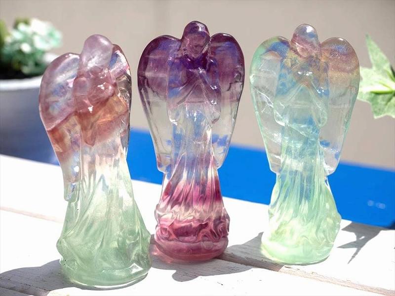 17周年記念価格! フローライト エンジェル 彫刻置物 1個売り 高さ約8cm マルチカラー 細部まで彫り込まれたフローライト大天使