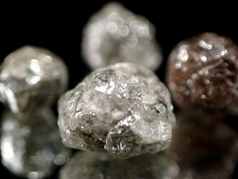 青色蛍光タイプ 天然蛍光ダイヤモンド 金剛石 結晶原石 1個売り 約0.6ct-0.7ct ルースケース付属 コレクター必見 標本にも 南アフリカ産