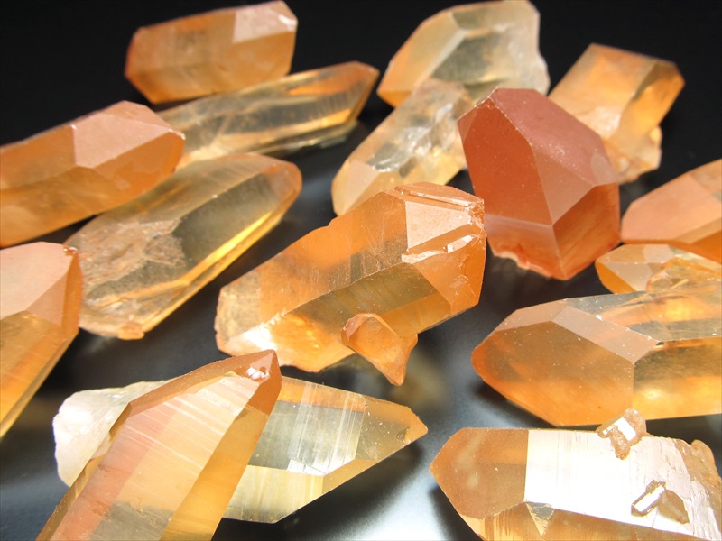 ヒーリングストーンの象徴 ブラジリアン ゴールデンヒーラー 単結晶 1個売り 重さ15g-20g 中にはオーラフレイムも 精神安定や対人関係改善