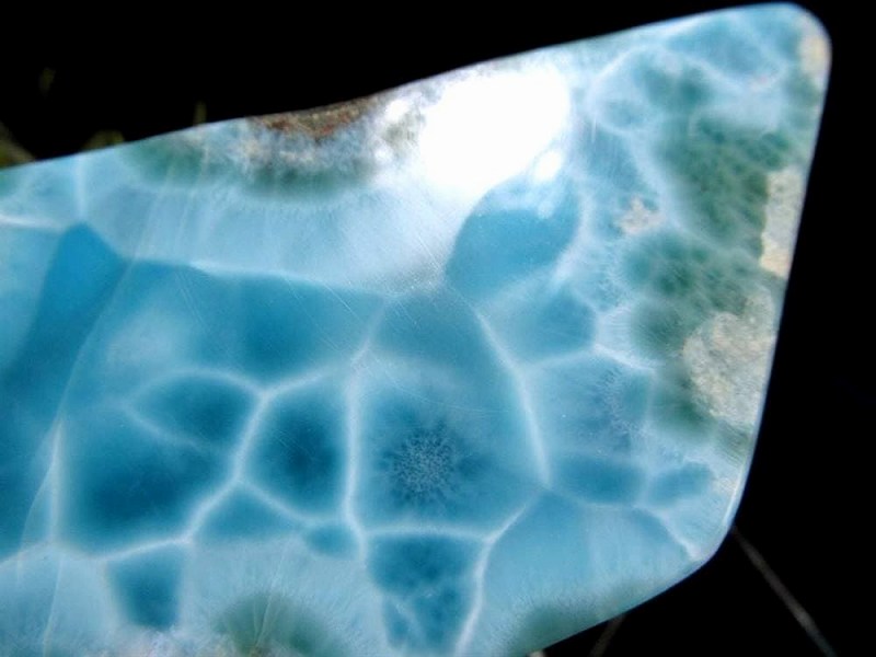 魅力的な美しい水面模様 ラリマー(ブルーペクトライト)原石 スライスプレート 台座付き 最大幅約125.5mm 厚み約8mm 約111.7g 流通量の少ない希少原石