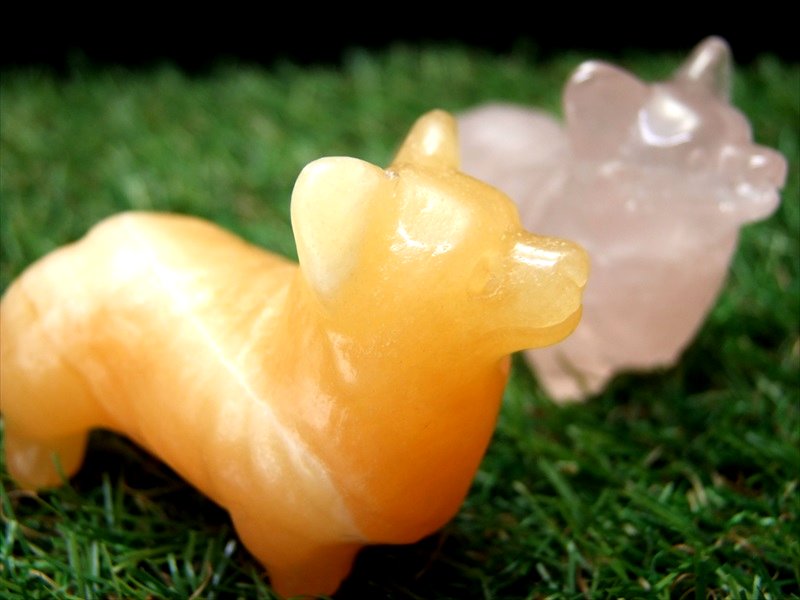 胸キュン 食パンのお尻 フリフリ コーギー 彫刻 置物 最大幅約70mm×高さ約48mm 重さ約100g前後 お部屋やオフィスにも 昇進 活発でエネルギッシュなパワー