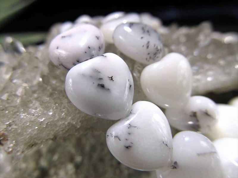 激安宣言 ハート型 約10mm珠 デンドライト入り ホワイトオパール 蛋白石 一連 約37-39cm ハート型 ぷっくり艶々 10月の誕生石 オーストラリア産 geki-sak