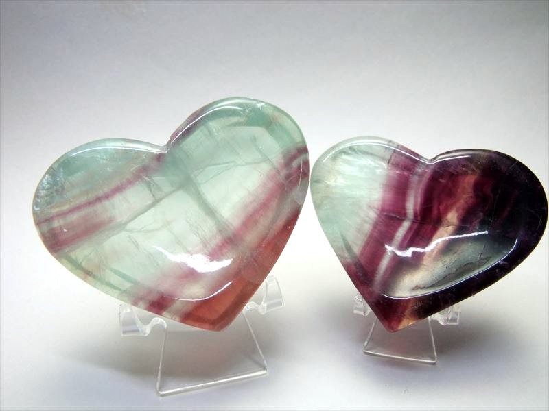 小物が浄化できる小皿 マルチカラーフローライト ハート型小皿 置物 重さ100g-120g そのまま飾っても可愛い ブラジル産