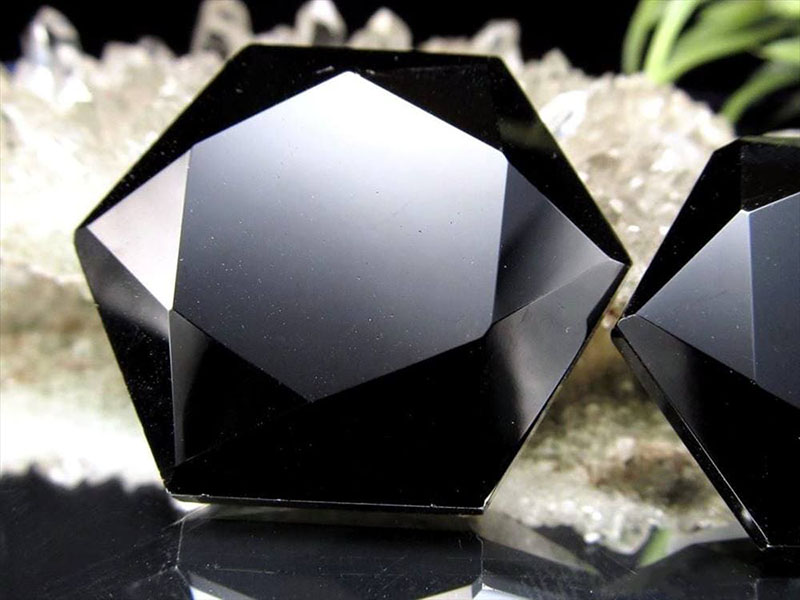 1個売り モリオン 黒水晶六芒星 ヘキサゴン型 タンブル 最大幅約27mm-29mm 魔除けの印 六芒星デザイン 最強の魔除け・厄除けの石 チベット産 パワーストーン