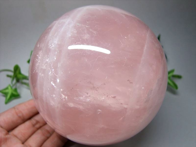 希少サイズ 大玉 ローズクォーツ（紅石英） 丸玉 台座付 直径約111mm 重さ1900g 天然石 パワーストーン 愛とやさしさの象徴 １点もの マダガスカル産 sai