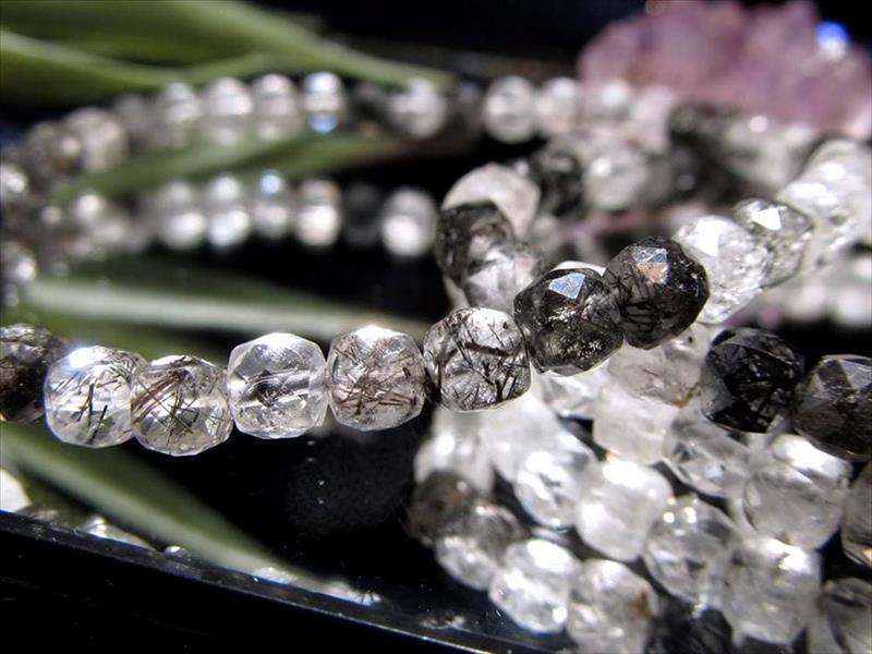 ブラックルチル入り 水晶 キューブカット ブレスレット 幅約4mm-4.5mm 金運・ビジネス運の向上 邪気払いの石 ブラジル産